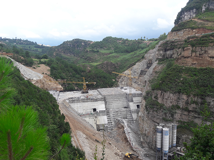 云南松林水库90m堆石混凝土重力坝工程现场