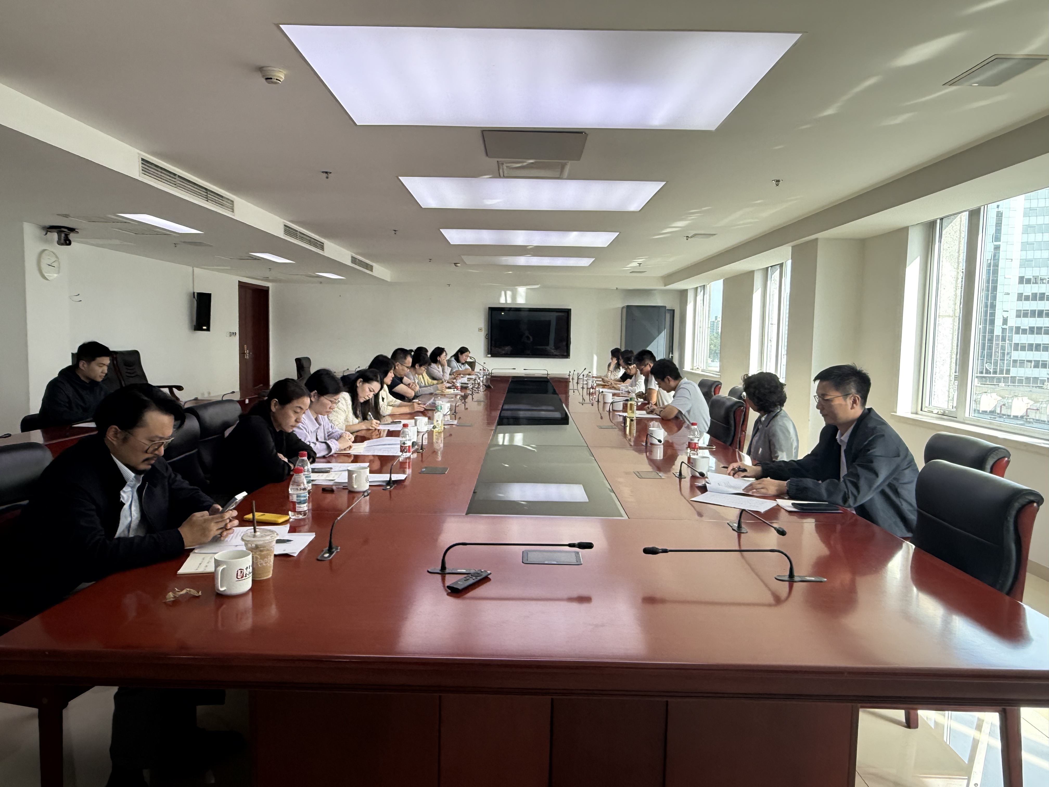 分组研讨.jpg 分组研讨.jpg